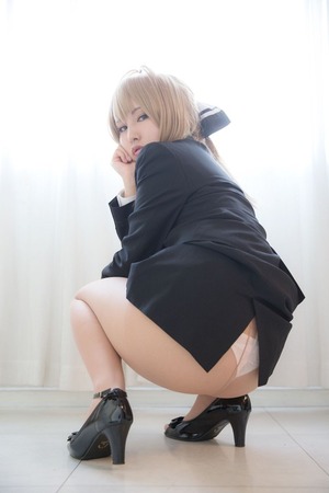 【エロ画像】パンスト美尻エロスwww甘城ブリリアントパークのコスプレイヤーが肉感的な下半身でエロいwww