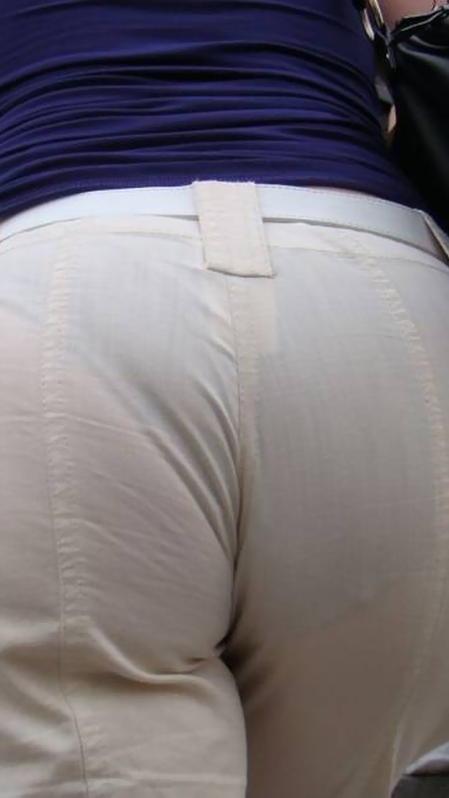 【エロ画像】子供の世話に必死で背後から盗撮されても全く気づかないママさん、撮り放題でワロタｗｗｗ