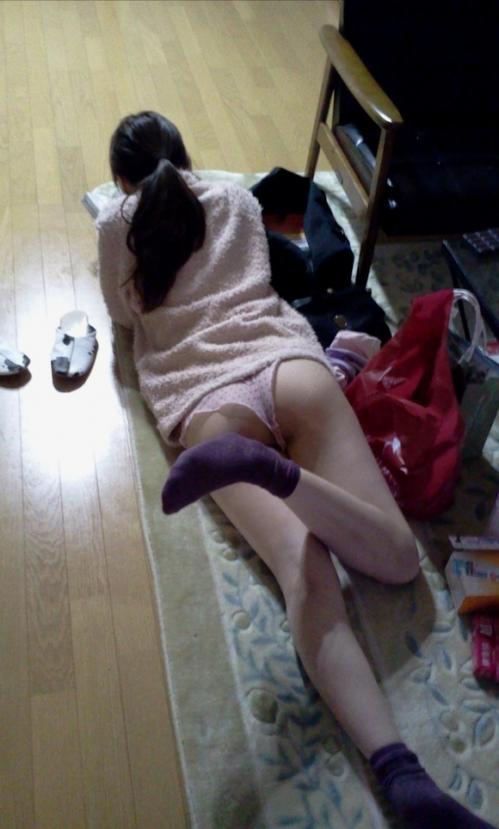 【エロ画像】ワイが個人的に一番好きな素人まんさんの家庭内お尻画像貼ってくぞｗｗｗ