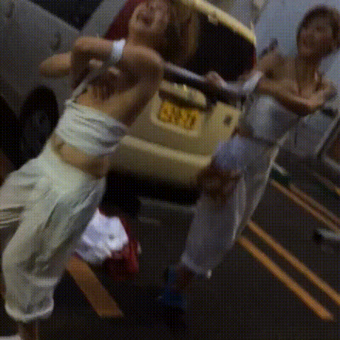 【エロ画像】美人素人まんさん、ネットにお尻晒すも後ろの奴に全部持ってかれるｗｗｗ