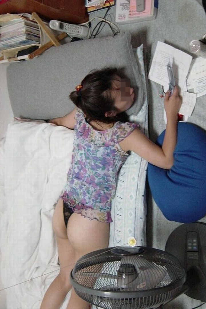 【エロ画像】卑猥すぎて日常に溶け込めないｗ家庭内のエロ尻観察ｗｗｗ