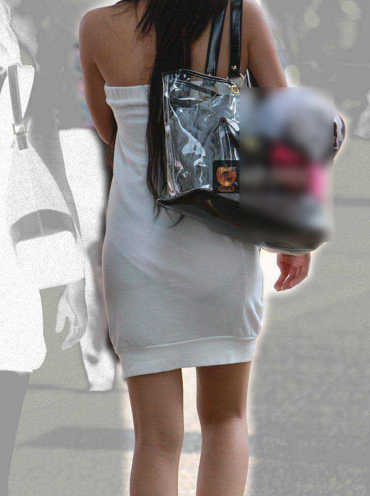 【エロ画像】素人娘たちのパンツが、クッキリ浮き出てる