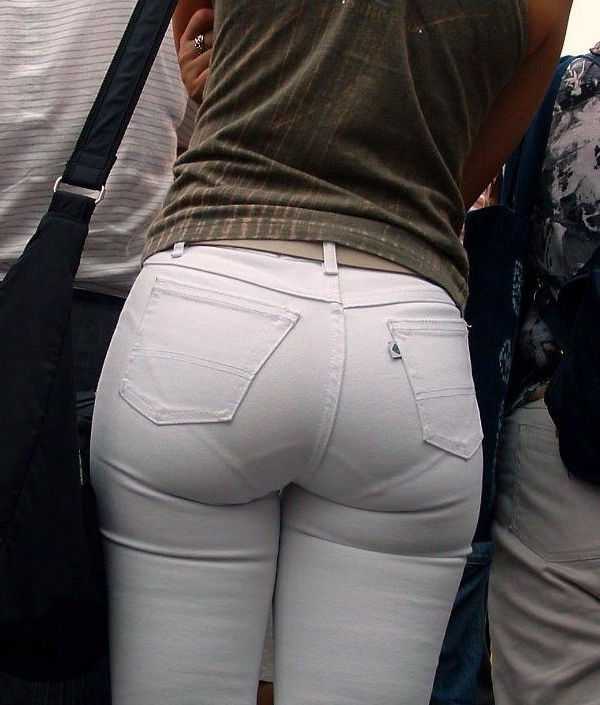 【エロ画像】素人娘たちのパンツが、クッキリ浮き出てる