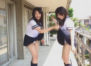 【エロ画像】JKのパンチラとか尻突き出しポーズとかエロいよねwww