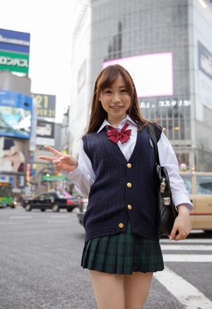 【エロ画像】笑顔キュートな渋谷系低身長JKが隠れ巨乳＆美尻でエロいwww酒井ももか画像！