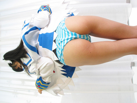 【エロ画像】股間にパンツをぎりぎり食い込ませて撮影してるエロコスプレイヤー多すぎwww