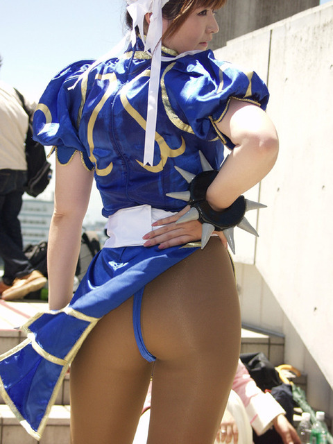 【エロ画像】股間にパンツをぎりぎり食い込ませて撮影してるエロコスプレイヤー多すぎwww