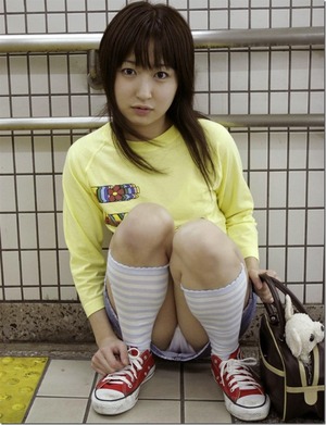 【エロ画像】思わず保存したパンチラ＆パンモロ美尻画像www